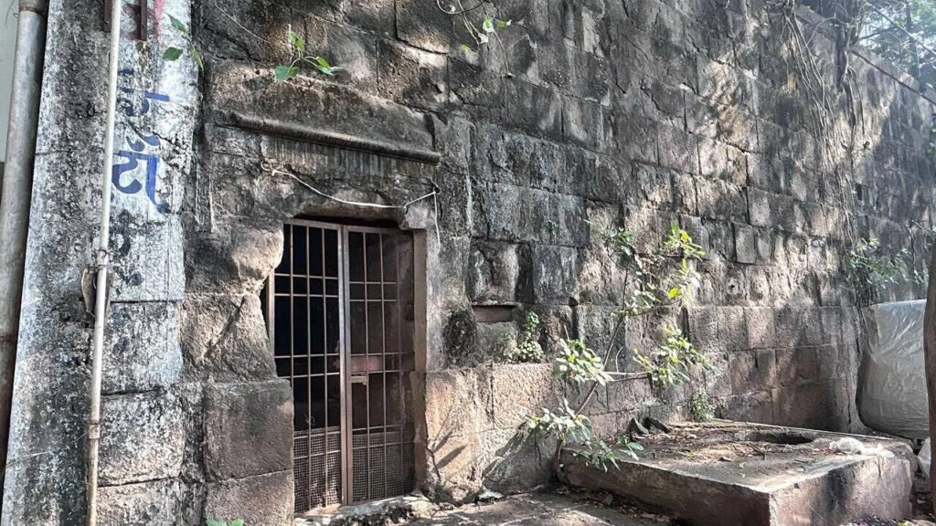 290-year-old Omkareshwar ghat needs attention | Pune News