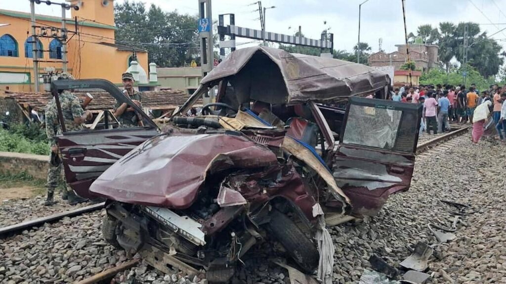 Four schoolkids die as train rams pool car at open level crossing, gateman arrested | Kolkata News