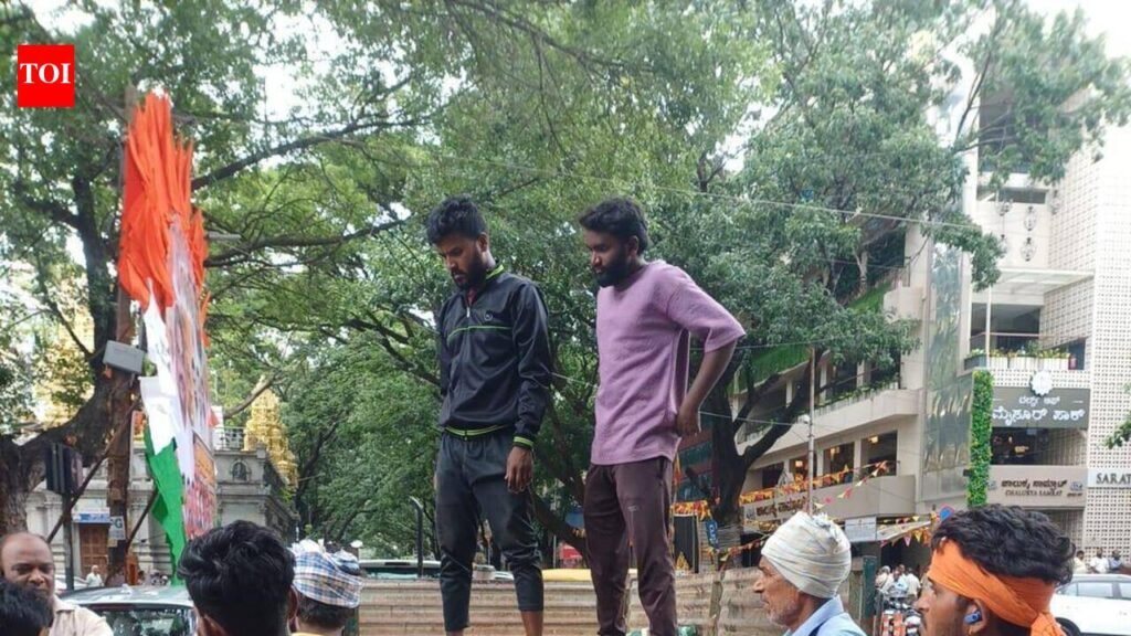 Activists demand halt to street vendor evictions in Bengaluru | Bengaluru News