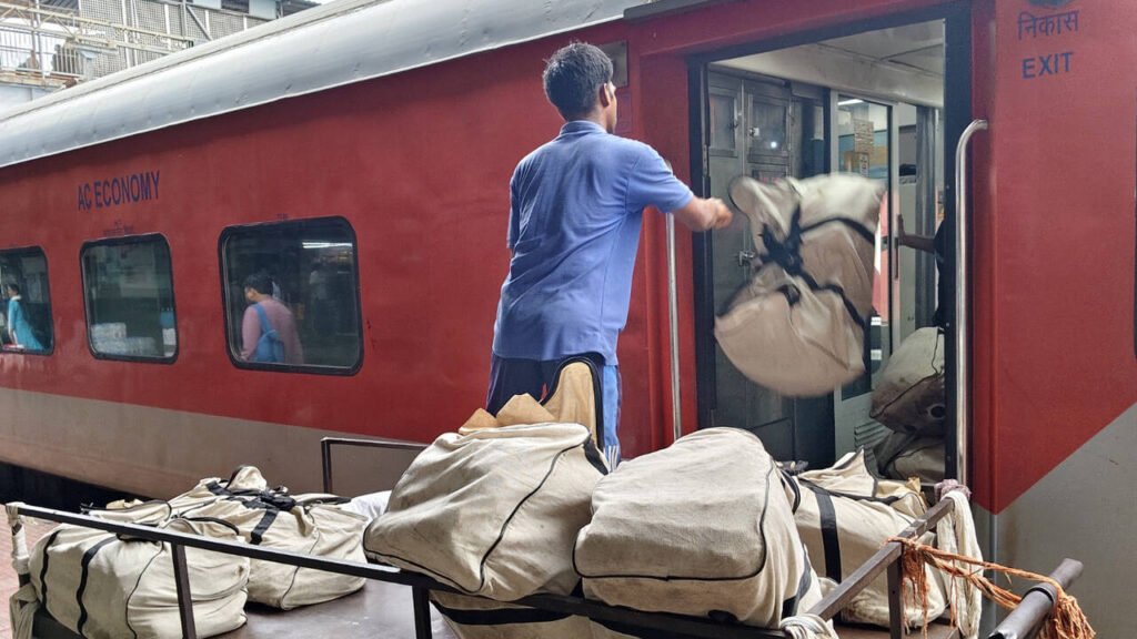 Ranchi railway division reports surge in linen theft from AC coaches | Ranchi News