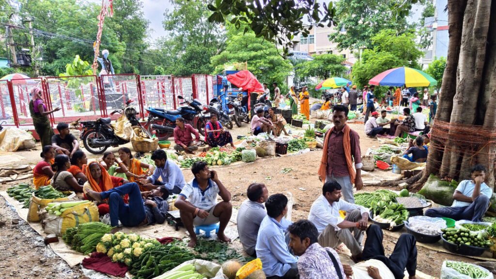 Relocation of vendors from Morabadi triggers traffic snarls near Tagore Hill | Ranchi News