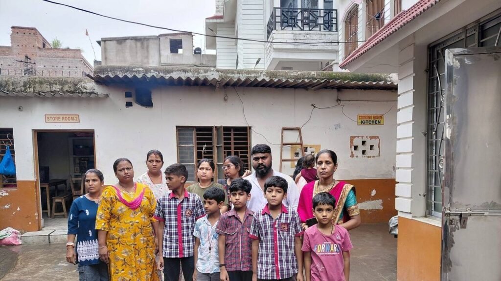 Private school in Dhanbad accused of forcing students to sweep classrooms, clean toilets; dept assures probe | Ranchi News