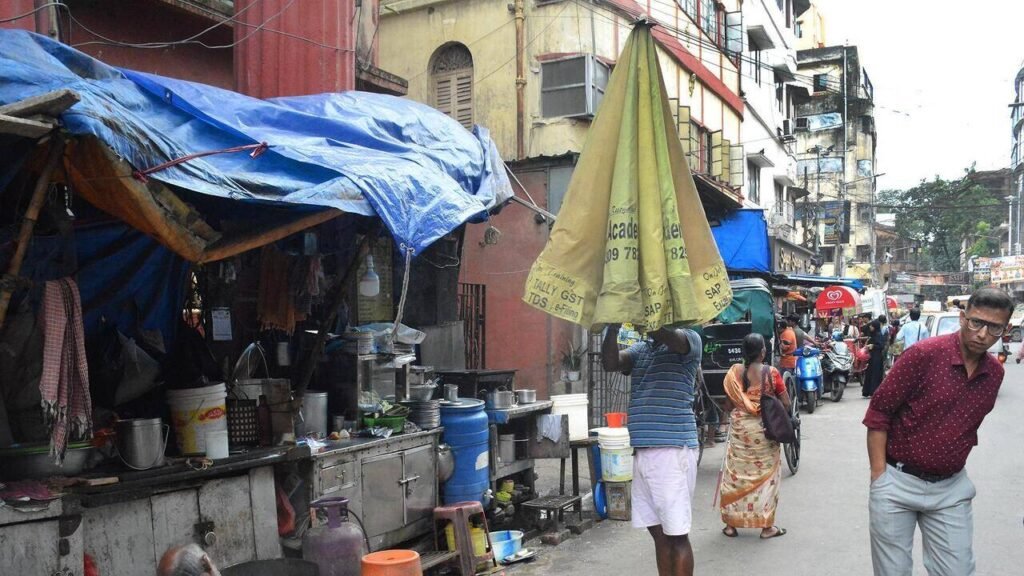 Clear pavements: Police order spooks Burrabazar traders, hawkers | Kolkata News