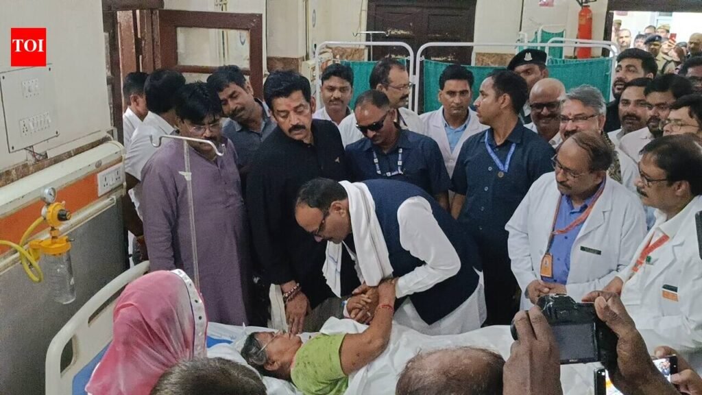 Dy CM directs for AC in dist hospital emergency ward | Varanasi News