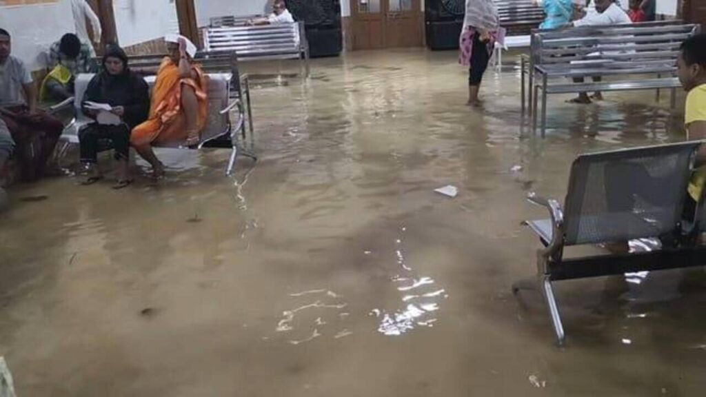 6-hour rain spell leaves Gorakhpur under water | Varanasi News