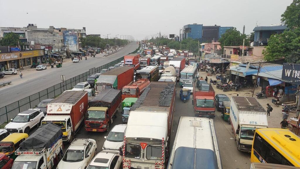 Power line falls, brings Delhi-Ggn eway to a crawl | Gurgaon News