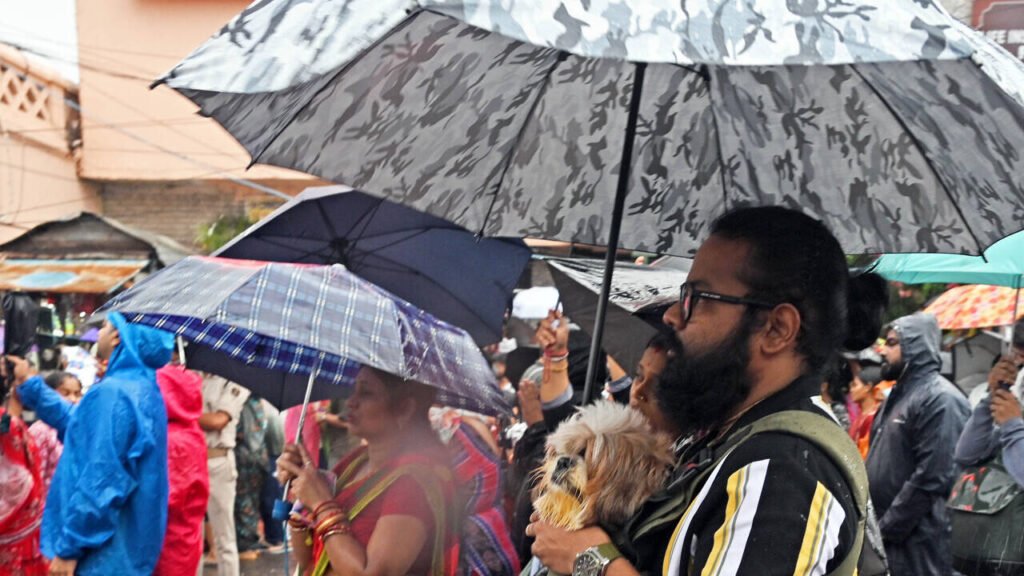 Highway choked through night as lakhs head to Puri | Bhubaneswar News