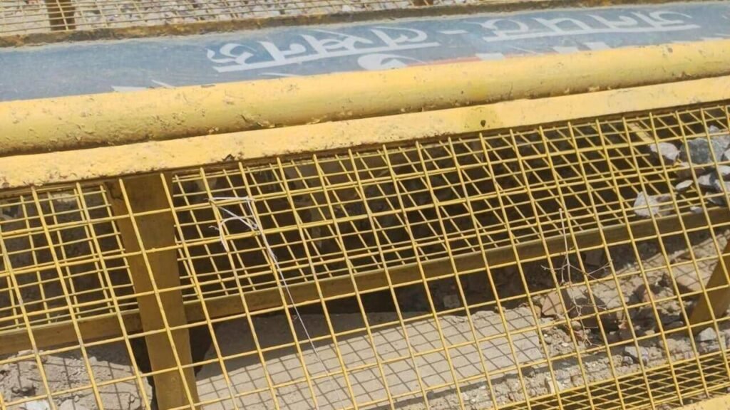 Smart City work leaves Aliganj with dug-up roads, open manholes | Lucknow News