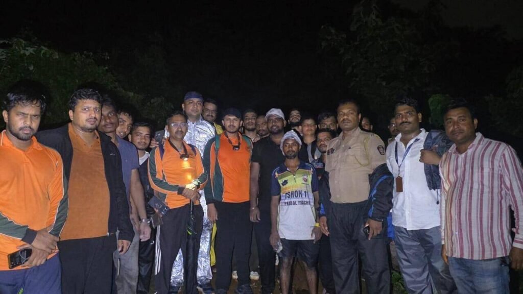 13 trekkers stuck between two forts in Navi Mumbai rescued | Mumbai News