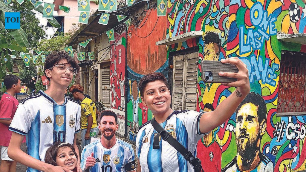 Kolkata Fans Divide Loyalties between Argentina and Spain on Big Night | Kolkata News