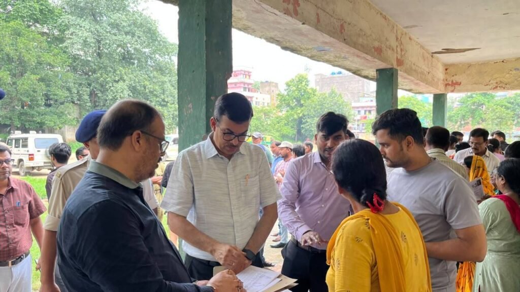 BLOs face hurdles in getting filled forms from working couples, elderly | Ranchi News