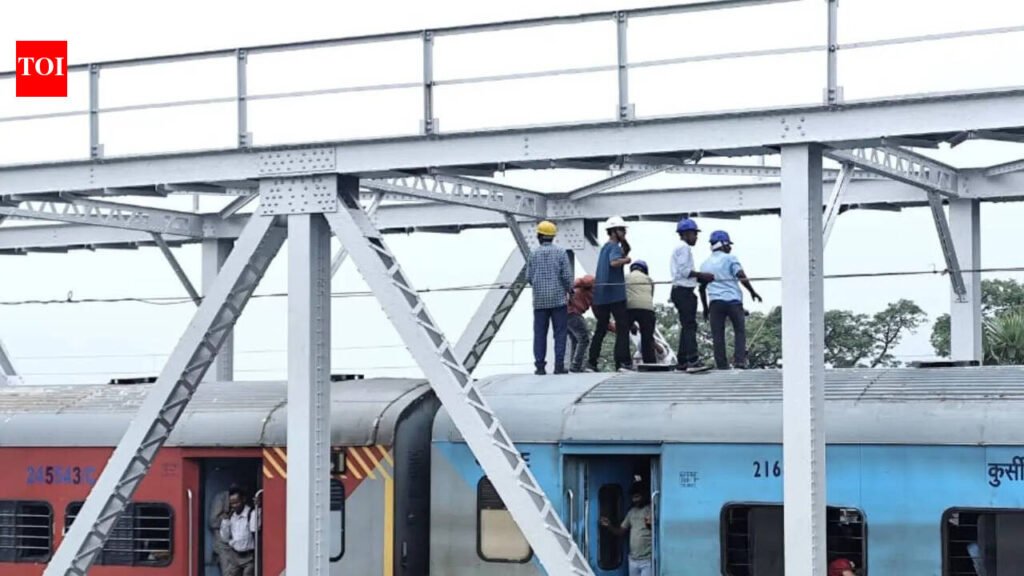 Train loco pilot averts accident after overhead wire snaps | Ranchi News