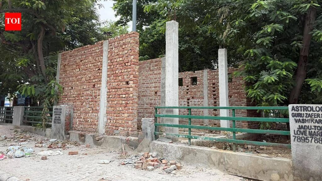 Construction of public toilet stalled, locals seek restoration of greenbelt in Sector 5 | Gurgaon News