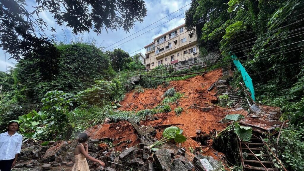 Guard wall collapses in Kharghuli landslide, 6 vehicles damaged | Guwahati News