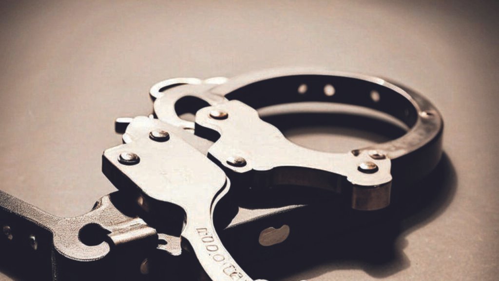 Notorious criminal held with firearms in Khusrupur | Patna News