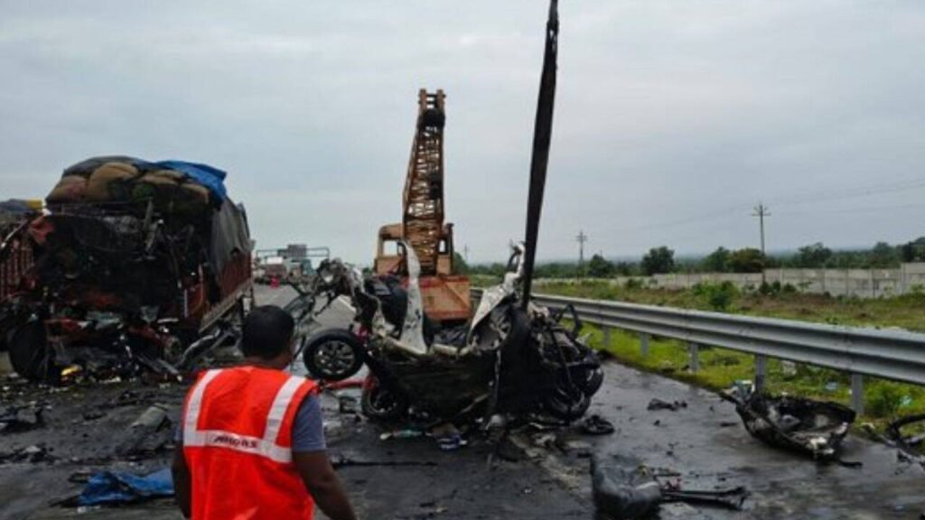 5 killed, 1 injured after truck rams car on Samruddhi Expressway in Maharashtra | Nagpur News