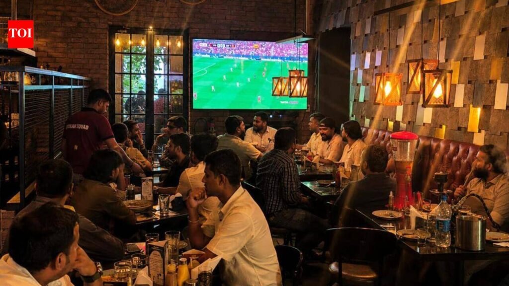 Evening replays of late-night matches lift biz at restos, bars | Kolkata News