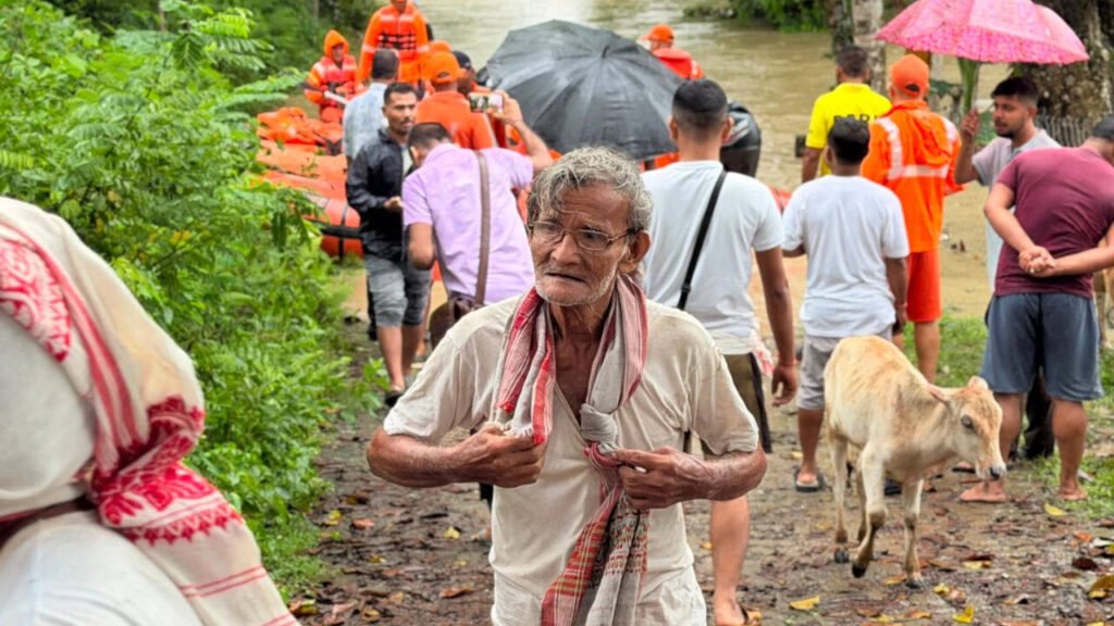 Army, IAF on standby as floods worsen in upper Assam | Guwahati News
