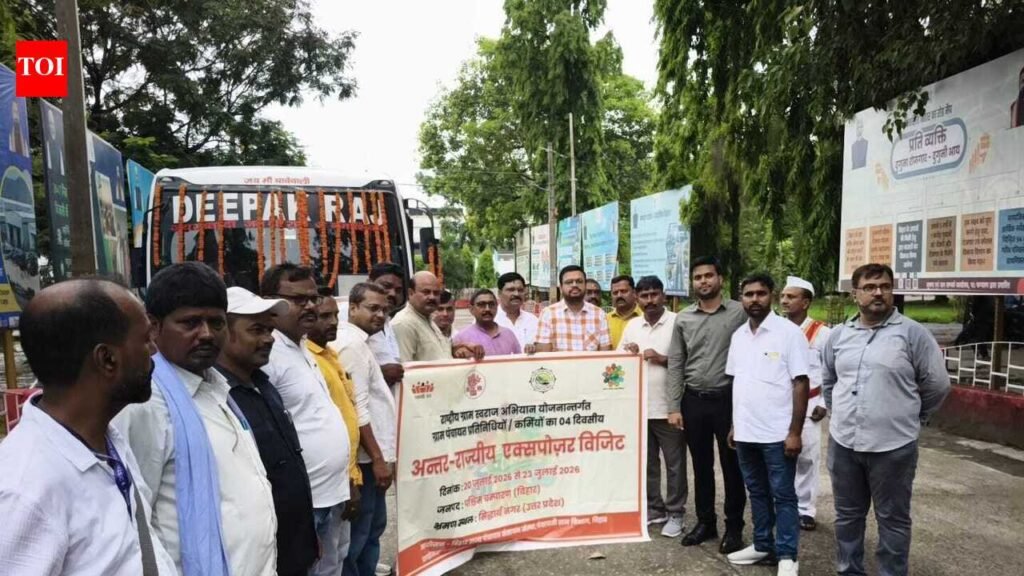 42 West Champaran mukhiyas leave for UP to study model panchayats | Patna News