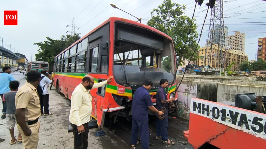 1 dead, several injured after BEST bus crashes into divider near Mumbai | Mumbai News