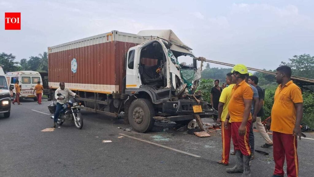 2 fish traders killed as container rams truck | Bhubaneswar News