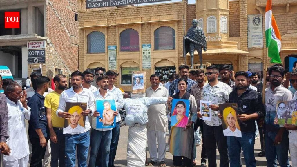 Protesters in Jaisalmer back Sonam Wangchuk, submit memo to President | Jaipur News
