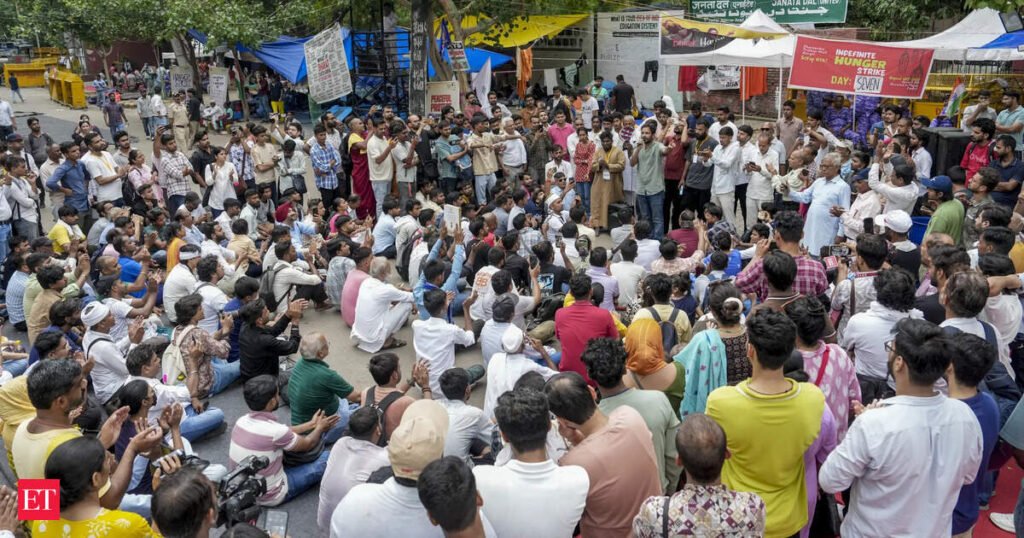 CJP’s Jantar Mantar stage dismantled after Parliament march; protesters to stay put