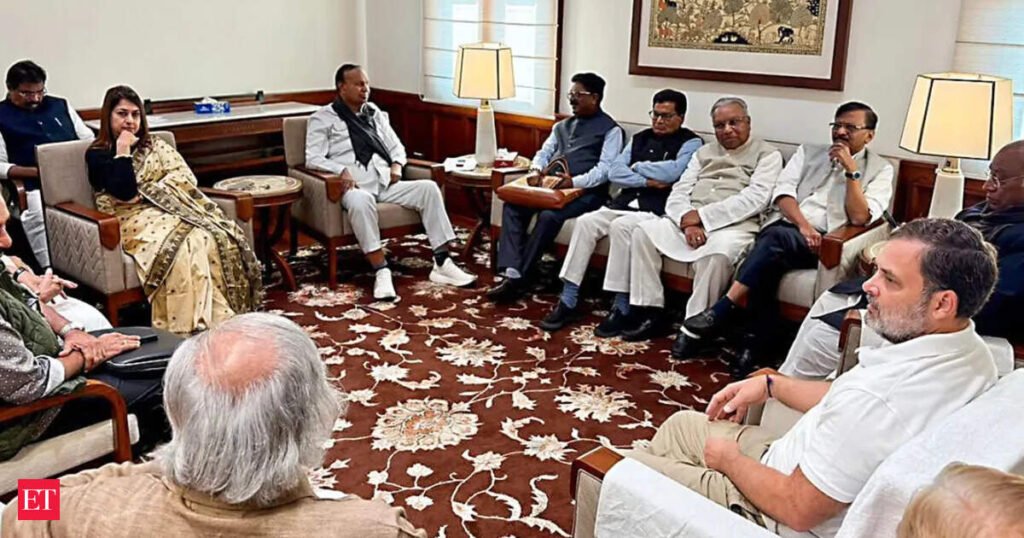 Unity show masks deep Opposition cracks; DMK and AAP skip meet