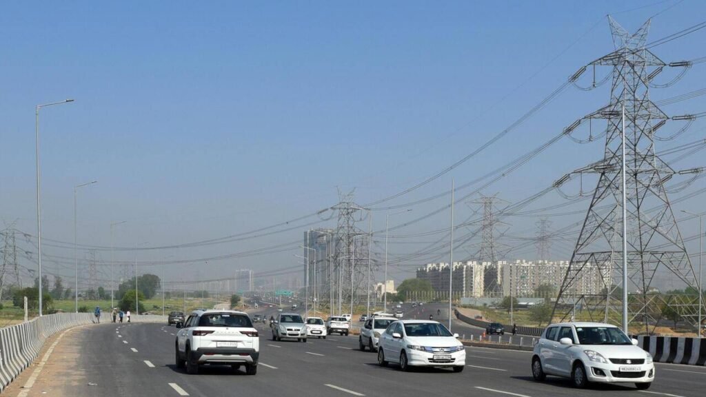 Delhi-Gurgaon Expressway power line snap triggers warning against delay in repairs | Gurgaon News