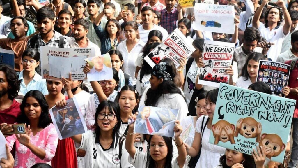 SP, AAP protest over paper leaks; students back Wangchuk | Varanasi News
