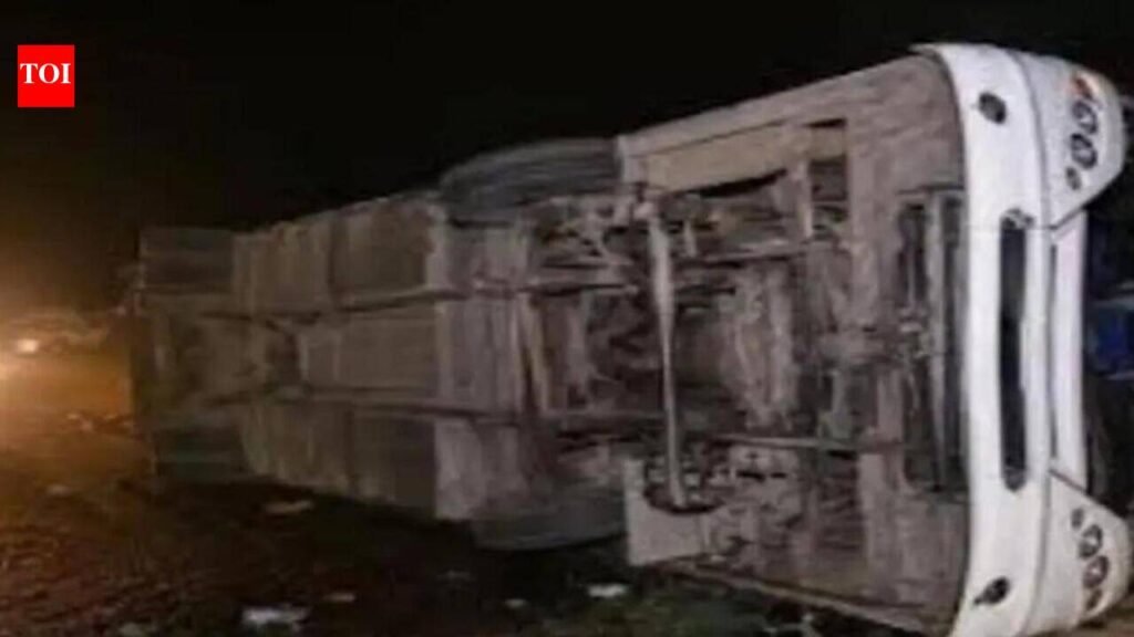 8-month-old killed, 16 hurt as bus overturns while avoiding cow | Jaipur News