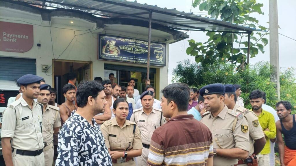 Armed robbers loot jewellery shop in Patna, flees on owner’s bike | Patna News