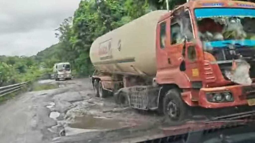 Craters pose safety risks for travellers on Pottangi-Sunki road | Bhubaneswar News