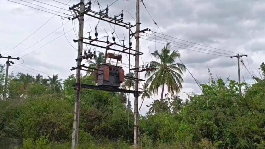 Farmer electrocuted after tractor touches live wire near Karimangalam | Coimbatore News