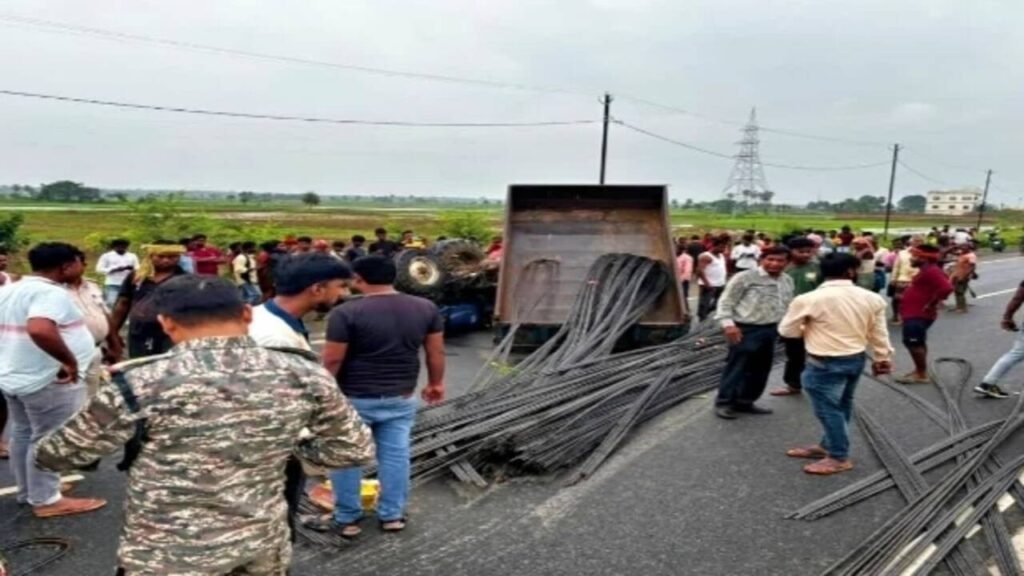 Two killed as overloaded tractor overturns on NH-133 in Godda | Ranchi News