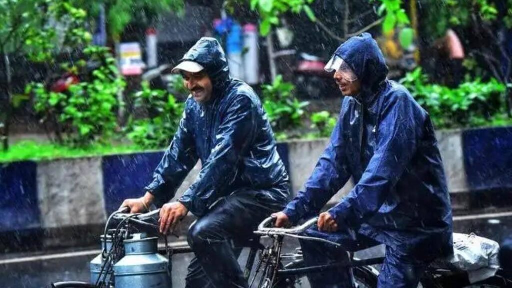 Pune rains intensify after quiet spell; IMD upgrades forecast, red alert for ghats today | Pune News