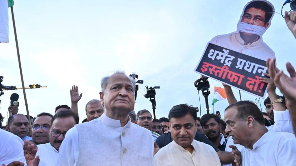 Gehlot & Cong members detained in Jaipur during protest over Delhi student lathi-charge | Jaipur News