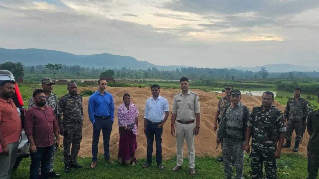 Illegal sand stock worth 100 tractor-loads seized in Chatra | Ranchi News