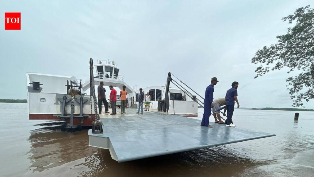 RoRo nearly collides with traditional ferry | Goa News