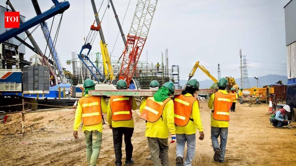 Uae Midday Break Programme: UAE announces midday break rules for outdoor workers; employers face fines of up to Dh50,000 | World News