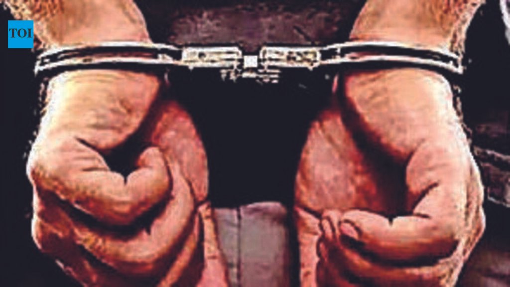 Police detain driver after car collision injures three in Mumbai | Mumbai News