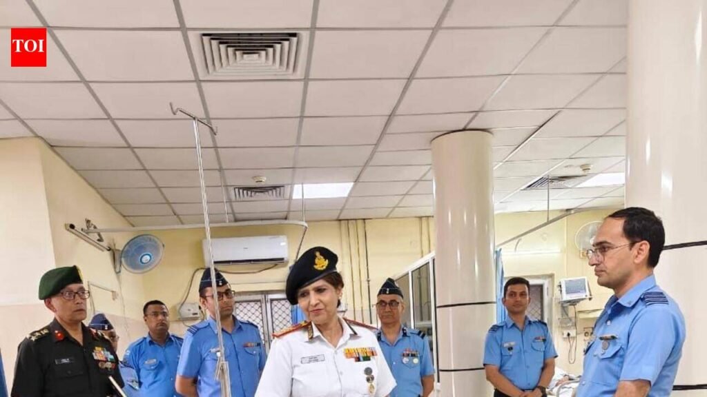 Vice admiral visits Air Force Hosp, reviews preparedness | Kanpur News