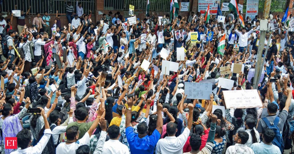Shiv Sena (UBT) leads massive protest in Mumbai to press for Dharmendra Pradhan’s resignation
