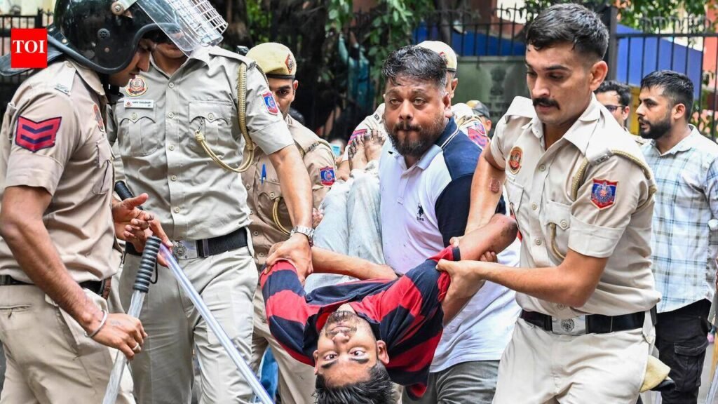 Bar association in Mumbai condemns police force used against student protestors | Mumbai News