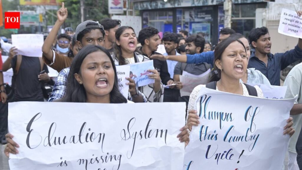 AISA reiterates demand for resignation of Pradhan over paper leak | Ranchi News