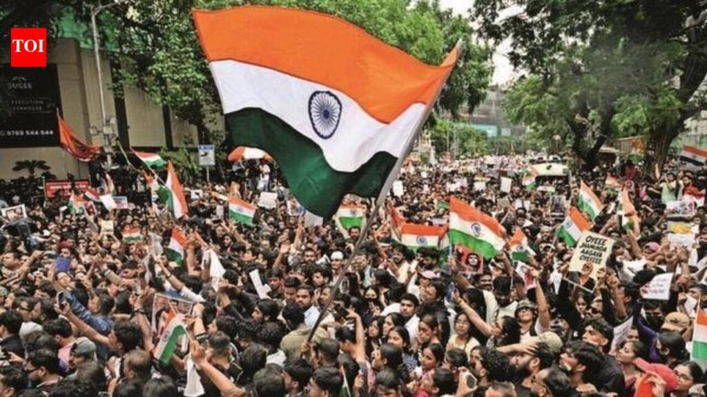 3,000 brave rain & threat of crackdown, converge on Shivaji Park | Mumbai News