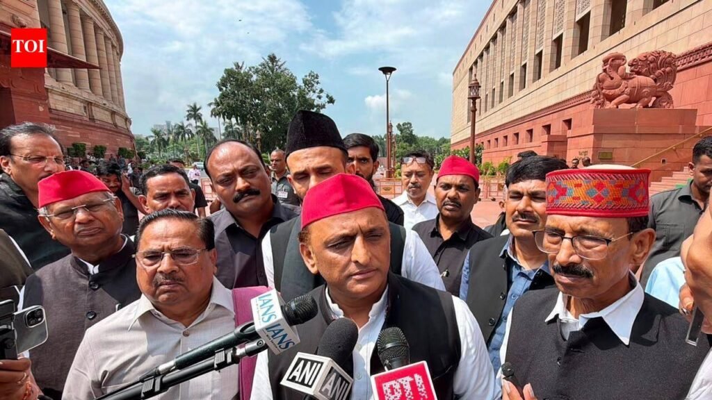 Edu min resignation per se inconsequential but must: Akhilesh | Lucknow News