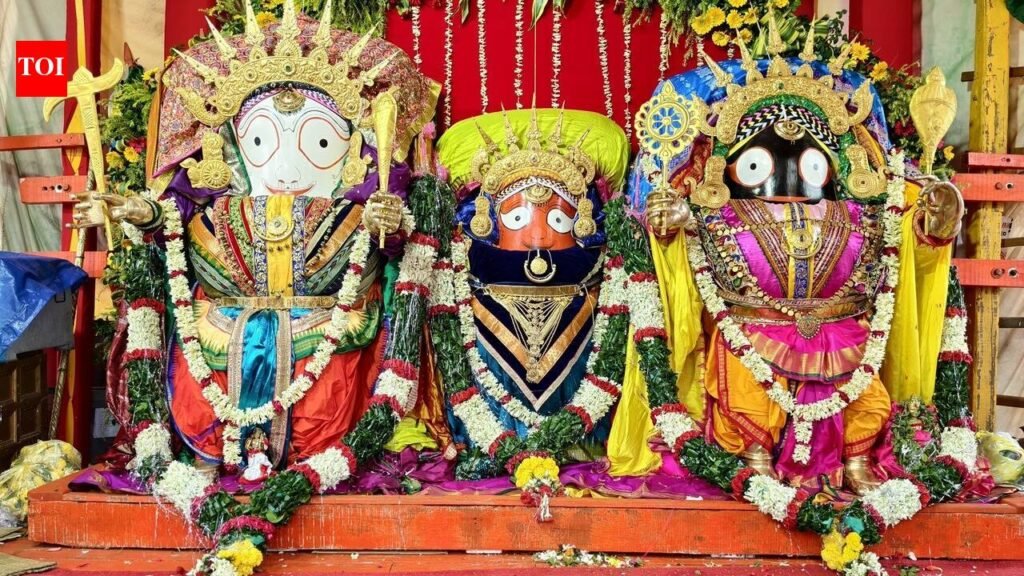 Devotees witness Suna Besha at tallest chariot | Bhubaneswar News