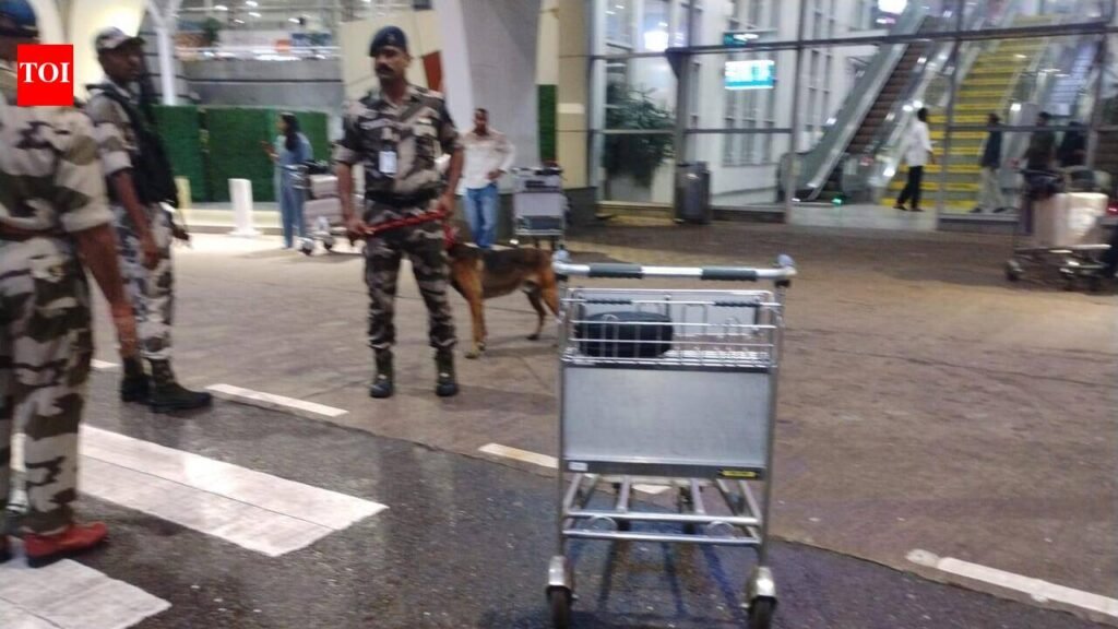 CISF returns unattended purse, gold ring to passenger at Mangaluru airport | Mangaluru News