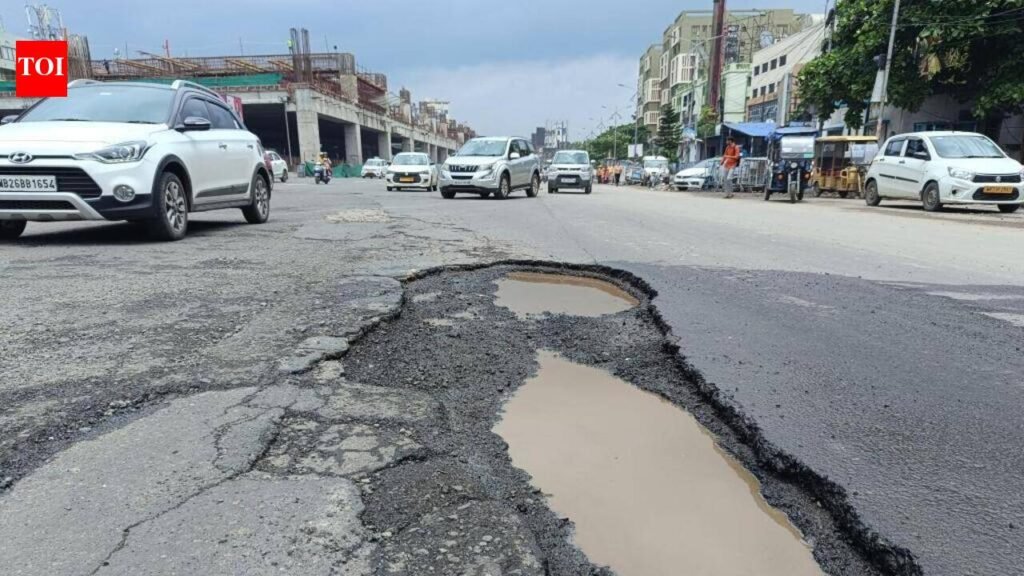 Kolkata Police sends list of bad roads to KMC, seeks urgent repairs | Kolkata News